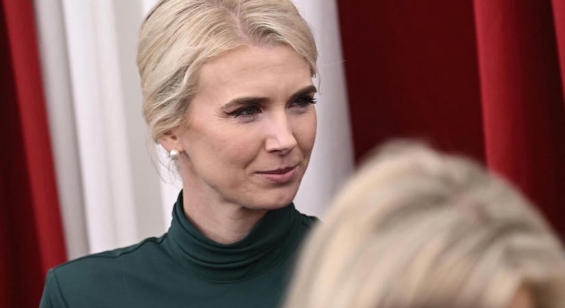 A Trump-szekta főpapnője ébrenléte minden percét az istenített elnöknek szenteli
