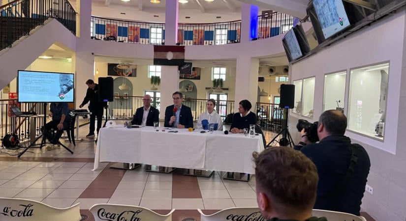 70 év múltán újra ledöntik a Sztálin szobrot