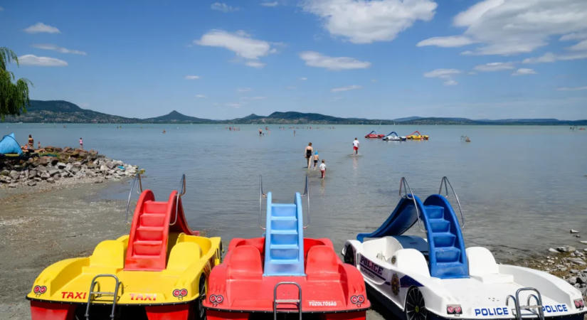 Lángosozás és SUP-bérlés közben vizsgálódtak a NAV ellenőrei a Balatonnál