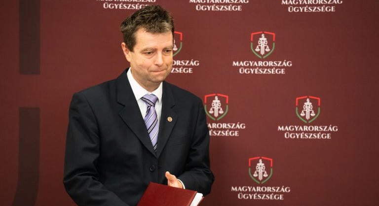 A volt főügyész arról írt a lemondásában, hogy politikailag érzékeny nyomozásokat befolyásoltak a Legfőbb Ügyészségen