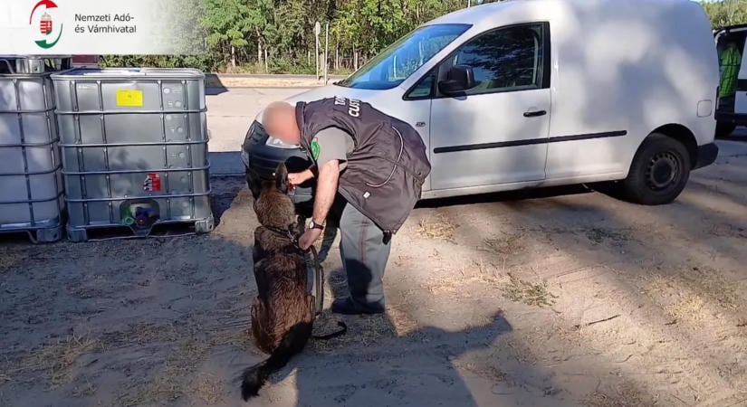 Gyanús furgon, fekete zsákok: csempész cigarettát és két kilogramm kábítószergyanús anyagot talált a NAV