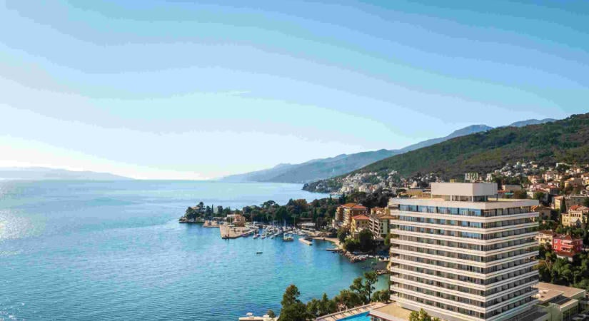 Egy merész álomból az Adria ikonikus szállodája – 60 éves a Hotel Ambasador