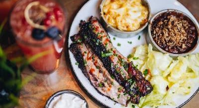 „Nem drágább étel kell, hanem több vendég” – Újranyitott Budapest kedvenc barbecue-étterme