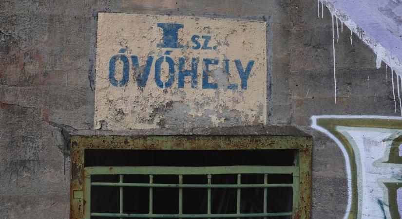 Urbex a bunkerban: ezt a műanyag arcot kellett volna „életre csókolni” - fotók, videó