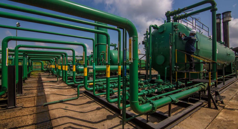 Bemondta az évtized célszámát az egyik OPEC-tag: napi 3 millió hordóra emelnék a kitermelést – pár év alatt dupláznának, Európa akár még jobban is járhat ezzel