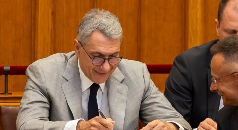 Lázár János hiányzik a legtöbbet a parlamentből: Veszélyben lehet az ex-miniszter tiszteletdíja?