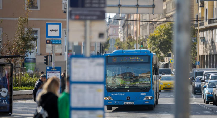 Keményen elkezdték büntetni a megállókban dohányzókat Budapesten