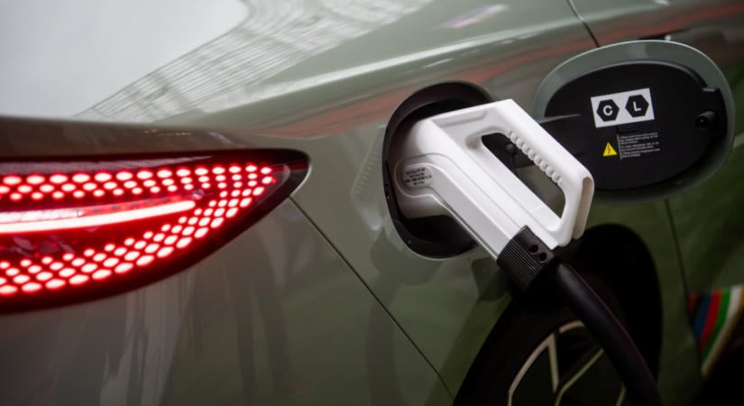Kína: már meghaladja a 60 százalékot az új elektromos és hibrid autók aránya