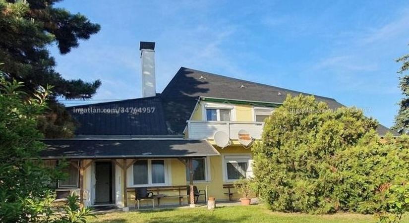 Telt házas idősek otthona sorsa dőlhet el az M1-es mellett: eladó a régió bejáratott intézménye