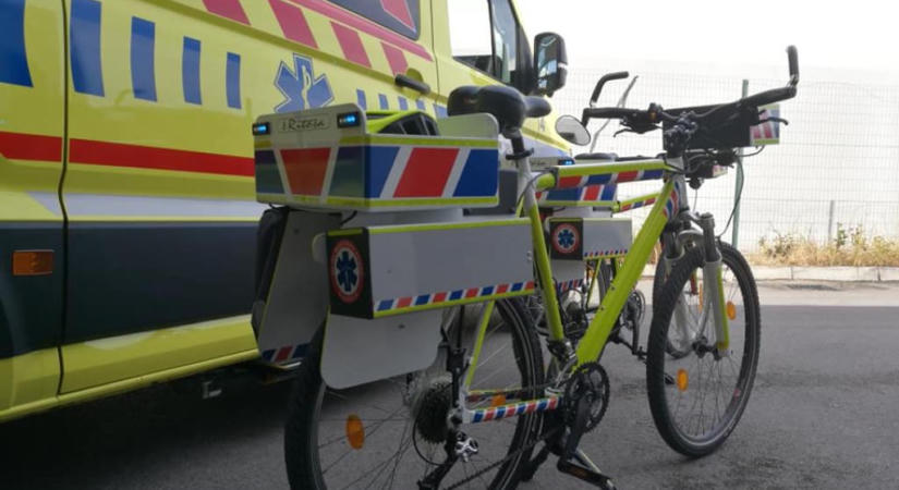 Csak fagyizni ment biciklivel a 16 éves lány, az életéért küzdenek