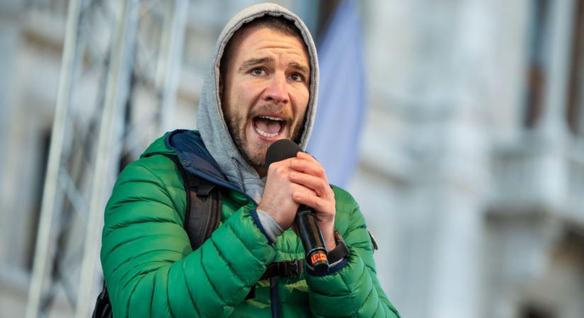 Papírokkal csapott oda a fideszes politikus Molnár Áron bírálatára