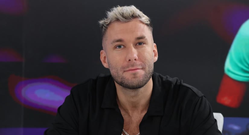 „Azt írta, hogy meghaltak a szülei, és ha nem lehetek az övé, követni fogja őket" – Privát üzenetben zaklatja egy rajongója a népszerű DJ-t