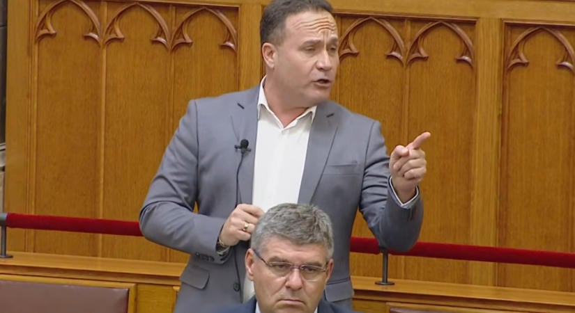 Takács Árpád szerint Békés megyei táborokban egymás senkiházizását, trógerezését és agyhalottazását tanulták a gyerekek, és ez is Magyar Péternek köszönhető