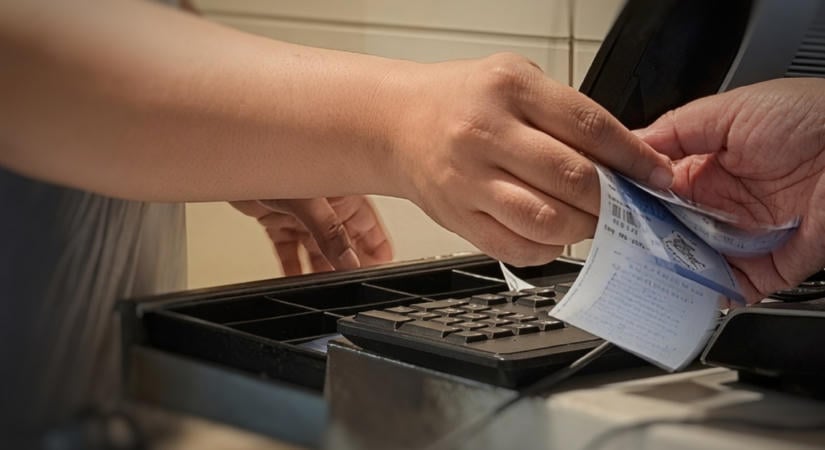 Razziahullámot indít a NAV, mutatjuk hol lehet adóellenőrökre számítani