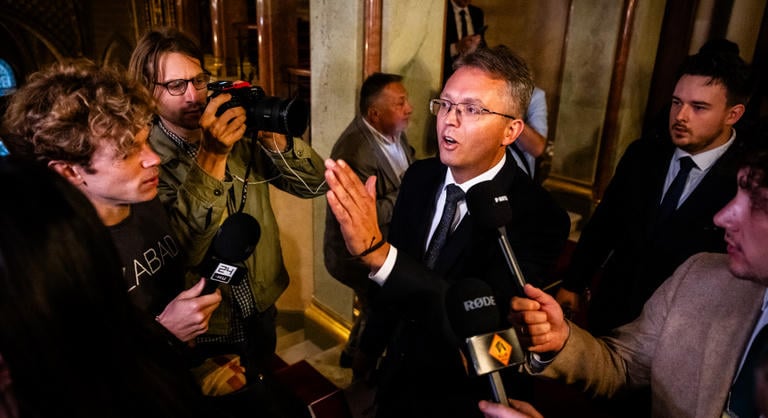 Hankó Balázst beidézte az ügyészség, elhagyta a Parlamentet