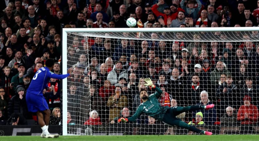 Ligakupa: magyarjai nélkül, maratoni tizenegyesekkel jutott tovább a Liverpool