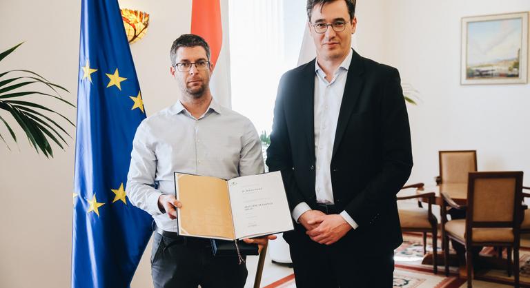 Öccse vette át Karsai Dániel elismerését
