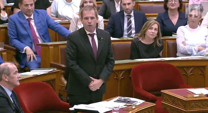 Ruff Bálint: Naponta találkozom százmilliárdos mutyikkal