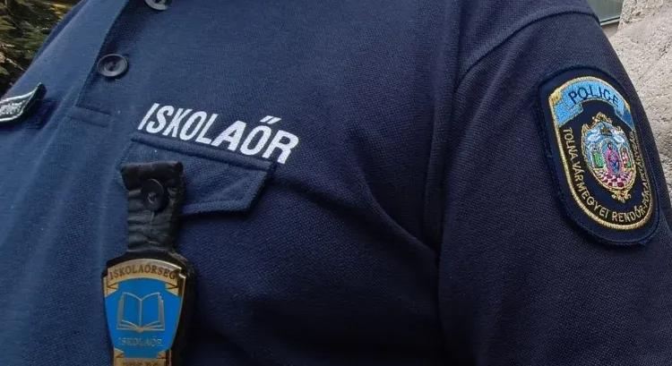 Tarkójánál fogva a földre lökött egy kilencéves gyereket egy iskolaőr Poroszlón