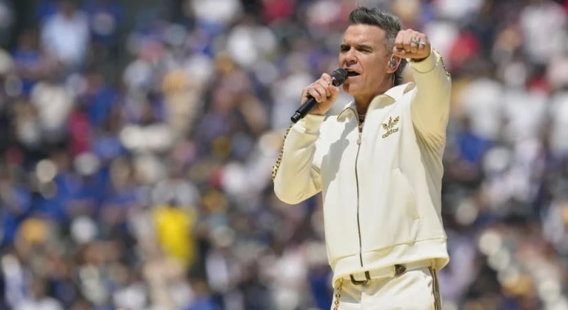 Könnyekig hatotta rajongóját Robbie Williams váratlan gesztusa  VIDEÓ
