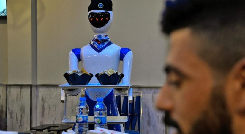 Furcsa dilemma a jövőből: megjutalmaznád a robotot, ami kiszolgált?