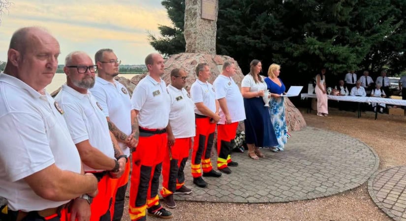 Kitüntették a tatabányai mentőket, nekik szólt a taps az államalapítás ünnepén