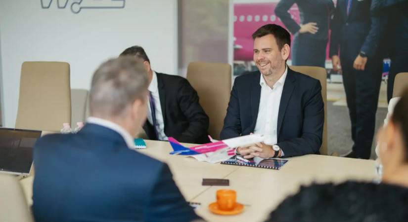Új járatokról és éjszakai zajról tárgyalt Vitézy a Wizz Airrel