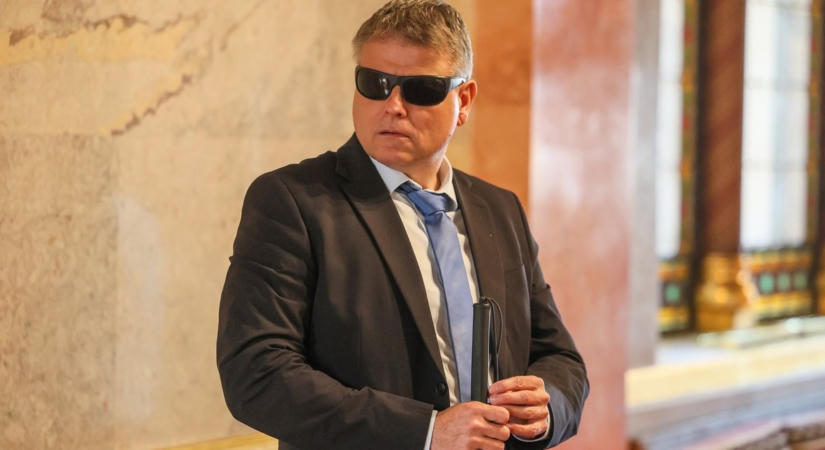Napi három pelenka, bűz, vizeletszag - megdöbbendő állapotok a budafoki szociális intézményben, sokkoló videót tett közzé Kátai-Németh Vilmos