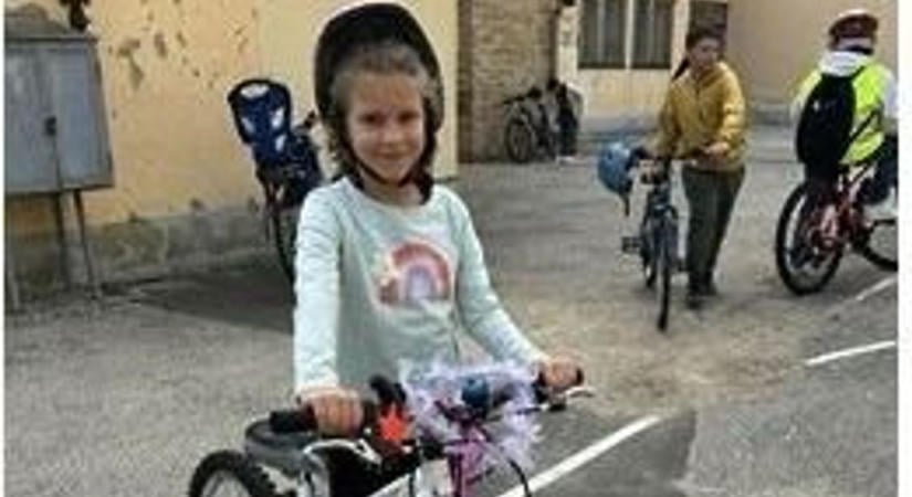 Különleges fénybicajozásra várták a gyerekeket Marcaliban