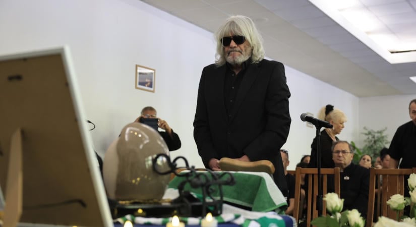 Hobo elárulta, miért hagyta ott Deák Bill Gyula temetését: Bizonyos "újseggírók" kikezdtek