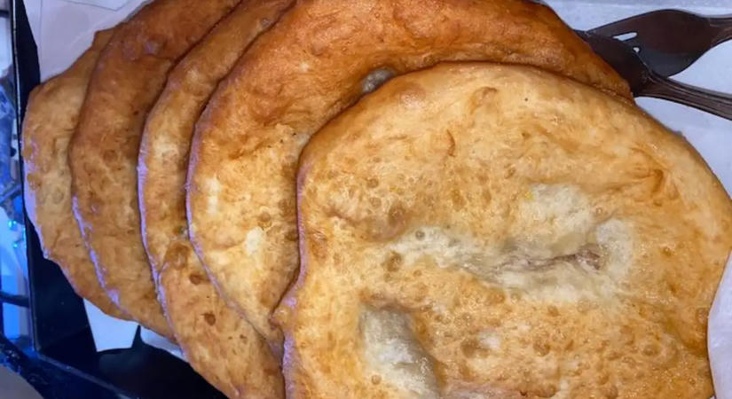Burgonyás lángos recept: csináltam már egy pár féle lángost, de ilyen finom még egyik se volt