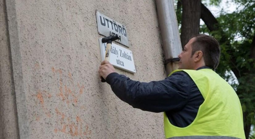 „A bánatért kell rajta változtatni?” – megosztó utcanévcsere Fejérben, várják a lakók véleményét