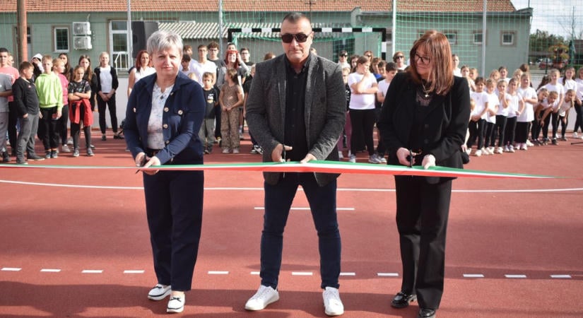 Fél évszázad után megújult a mezőlaki iskola sportpályája