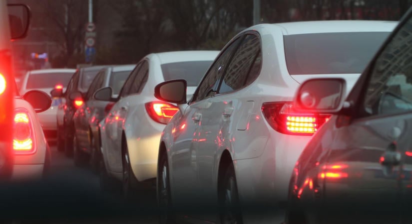 Több kilométeres a torlódás az M3-ason