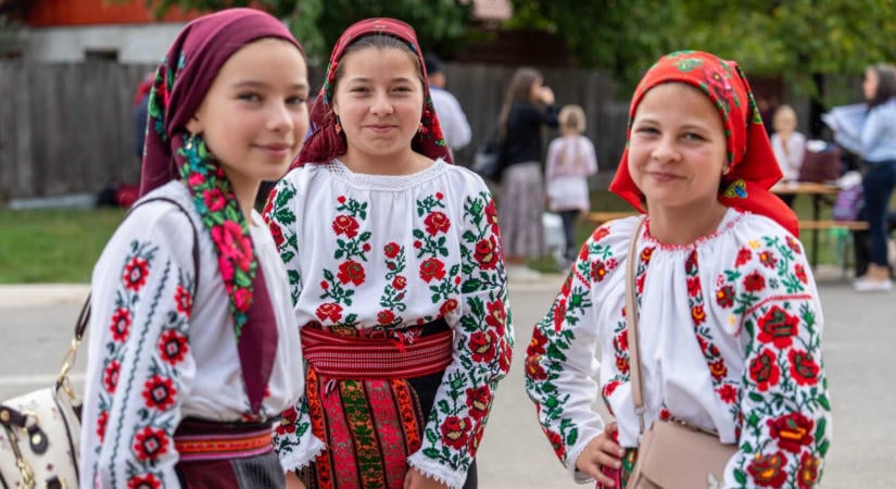 További egymilliárd forinttal segíti a csángómagyar oktatás idei működését a magyar kormány