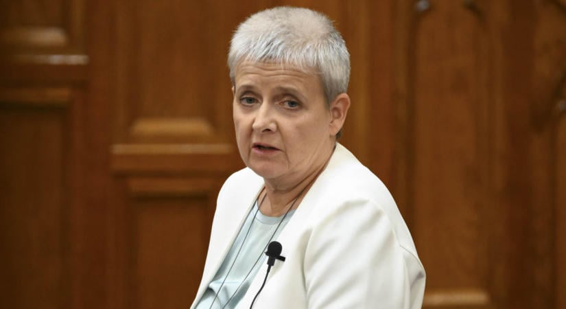 Rétvári Bence szerint Lannert Judit férje a Debreceni Egyetemet fenntartó kekva vagyonellenőreként 57 millió forintot kapott