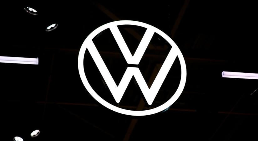 Befagyaszthatják a béreket a Volkswagennél, százezreket érinthet