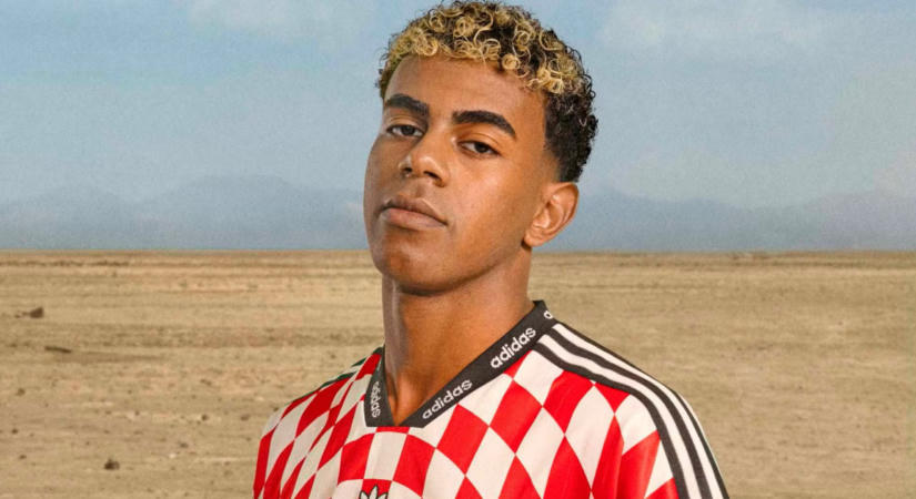A focipályán túl a divatvilág figyelmét is magára vonja az Adidas és a Coca-Cola ikonikus együttműködése