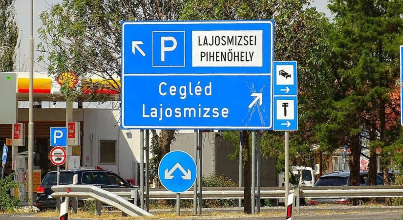 Több száz cigaretta került elő egy tréler fémvázából a lajosmizsei pihenőhelyen  fotók, videó