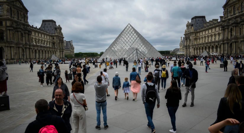 Szokatlan balhé volt a Louvre-ban, a Mona Lisa termében