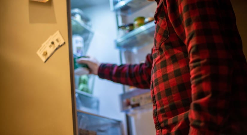 Súlyos betegséget okozhat ez az ártatlannak tűnő esti szokás – akár 30 százalékkal is nőhet a kockázat