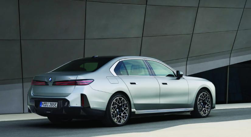 Új technológia, monolitikus elegancia, BMW
