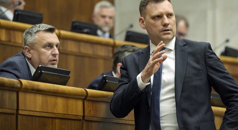 Fico tájékoztatta Pellegrinit, hogy visszavonja Taraba leváltását