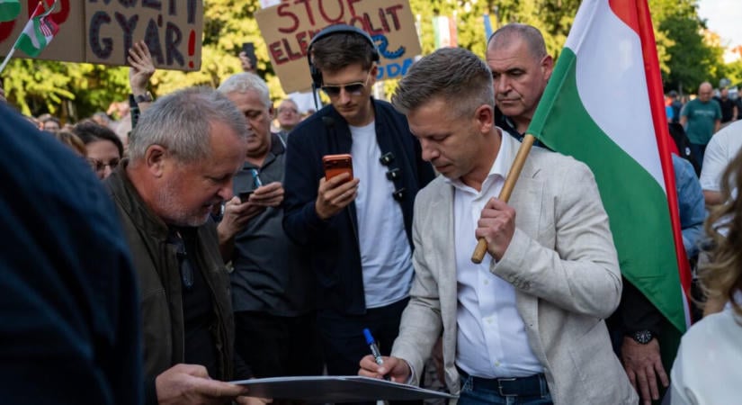 Nagy bejelentést tett Magyar Péter vasárnap délelőtt – hatalmas a Tisza előnye a Fidesz előtt