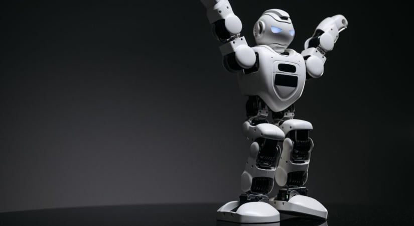 Embernagyságú humanoid robot nyit új lehetőségeket a hazai fejlesztésekben