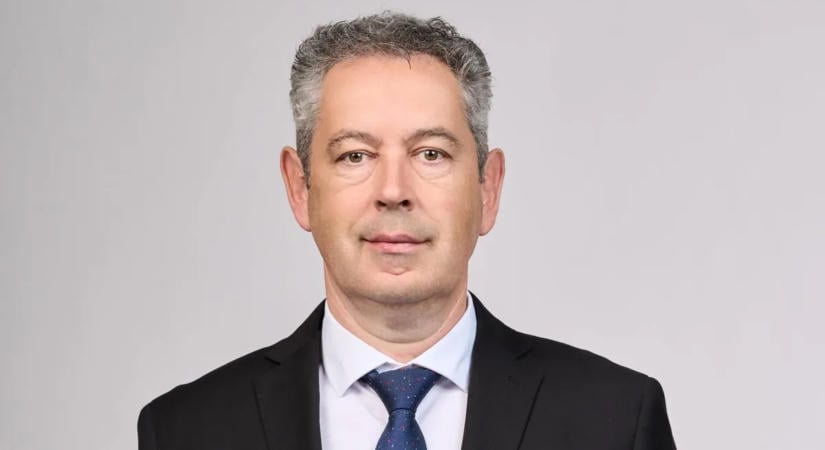 Újabb lemondás: alig öt hónap után távozott a tiszás bizottsági elnök