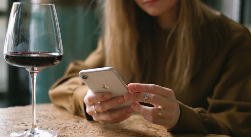 A Z generáció mégsem mondott le a borról? Meglepő trendek hódítanak
