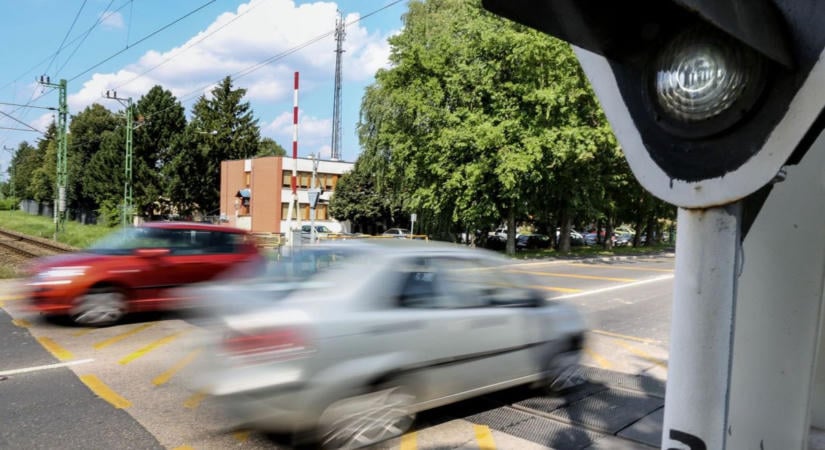 Napokra lezárják a nagykanizsai vasúti átjárót – buszok és vonatok menetrendje is változik