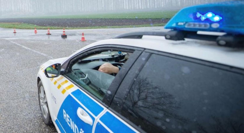 Hármas karambol történt Szombathely és Ják között, teljesen lezárták az utat