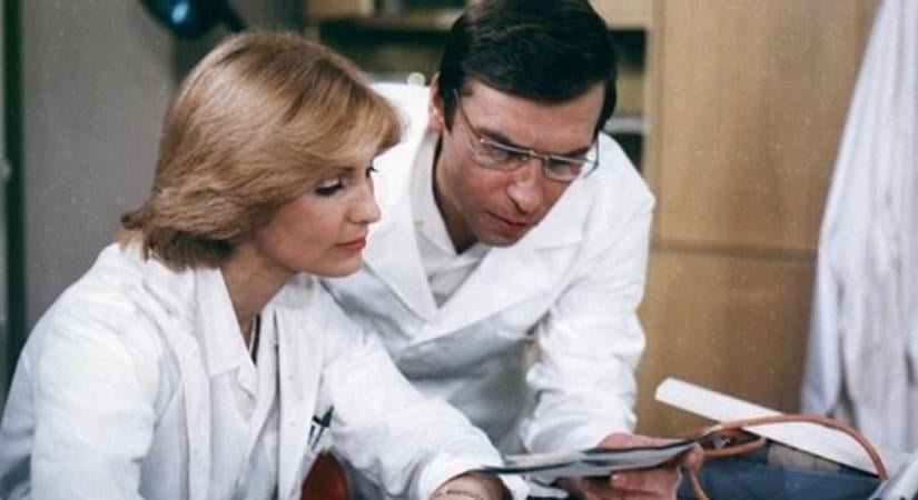 Emlékszel még a Kórház a város szélén tündéri doktornőjére? Eliška Balzerová 77 évesen sem hagyja ott a színpadot